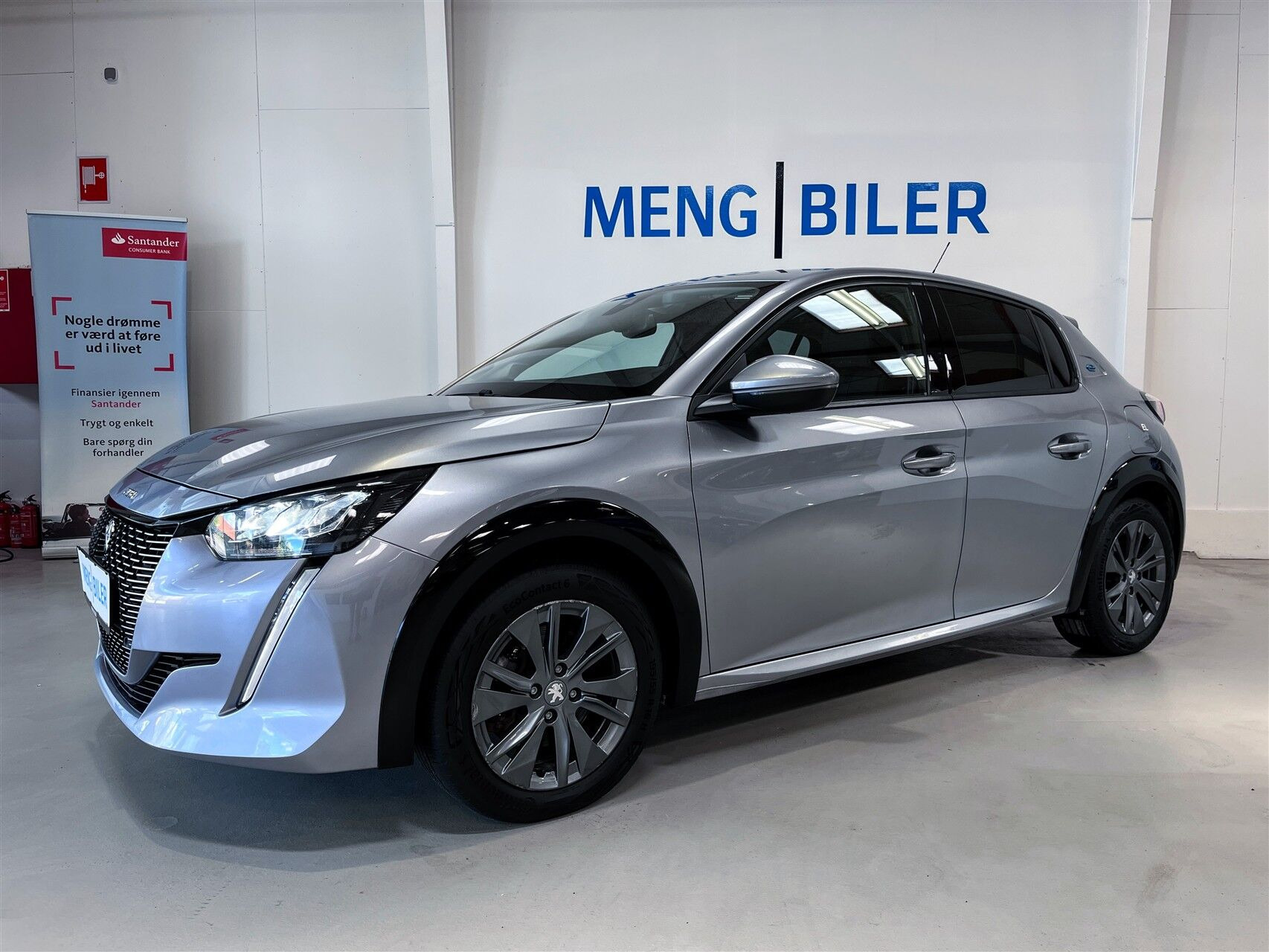Grå Peugeot e-208 fra 2022