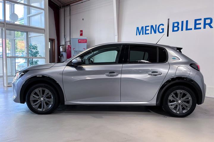 Grå Peugeot e-208 fra 2022