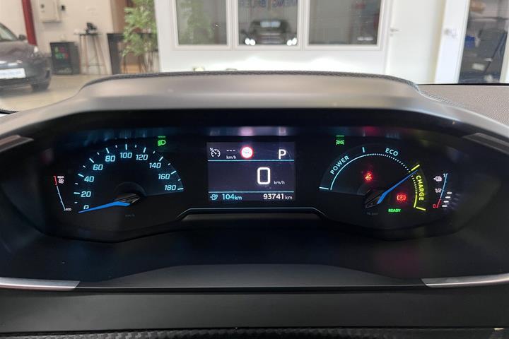 Grå Peugeot e-208 fra 2022