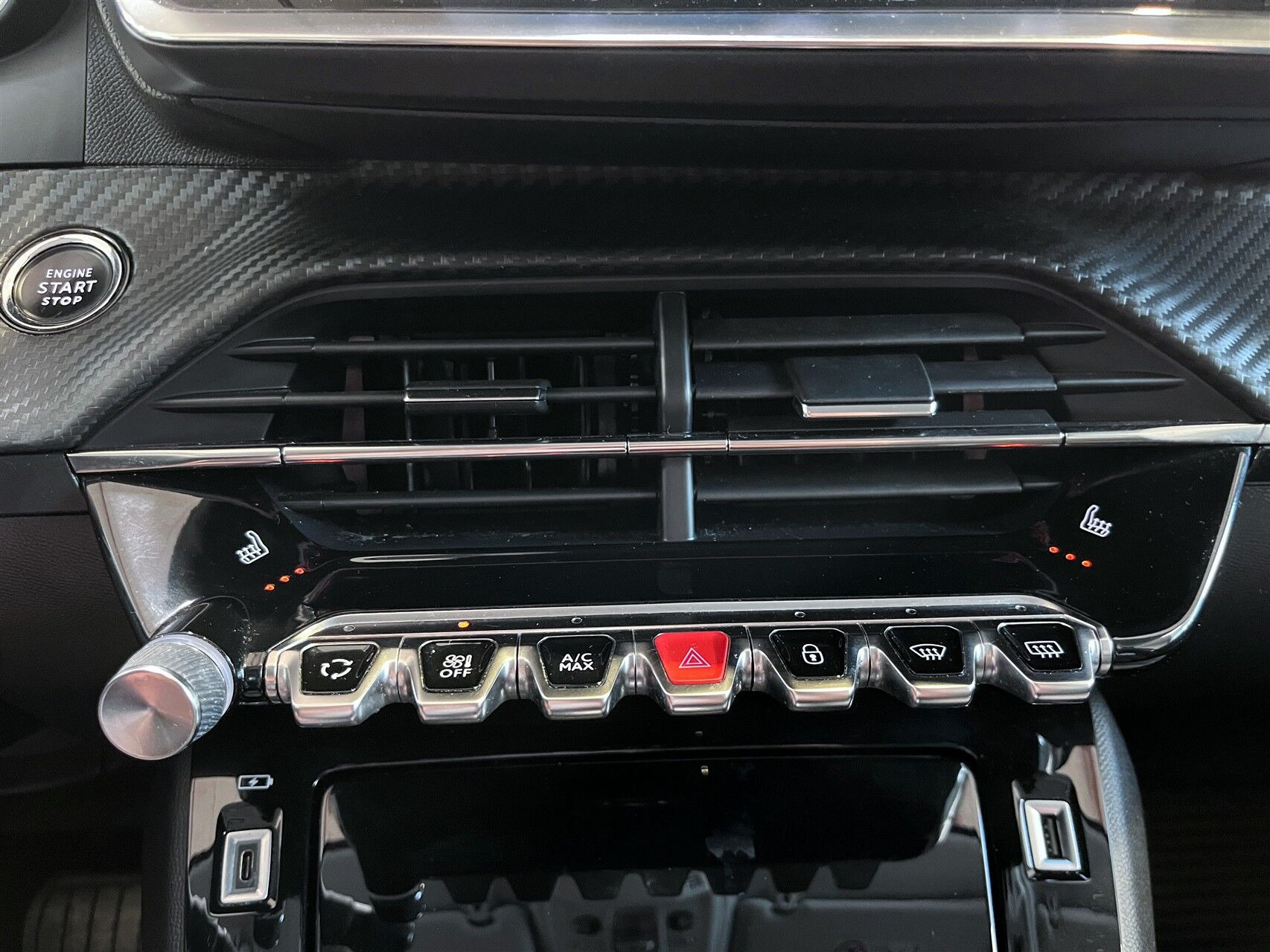 Grå Peugeot e-208 fra 2022