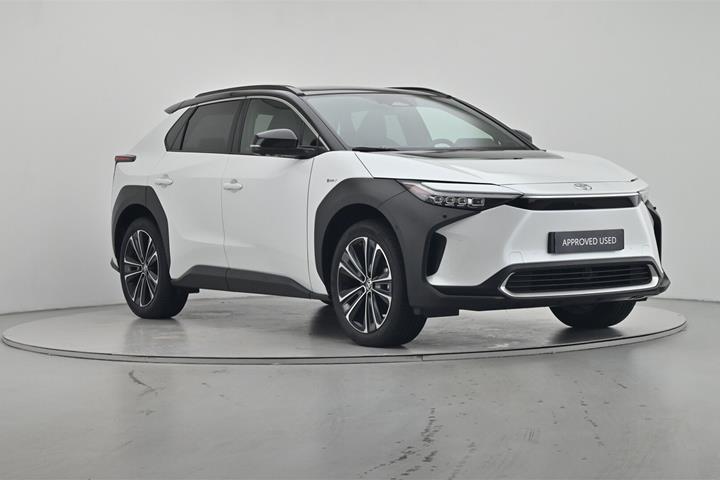 Hvid Toyota BZ4X fra 2025