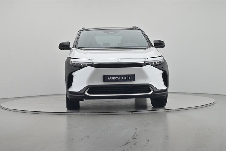 Hvid Toyota BZ4X fra 2025