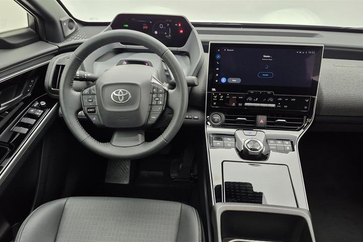 Hvid Toyota BZ4X fra 2025
