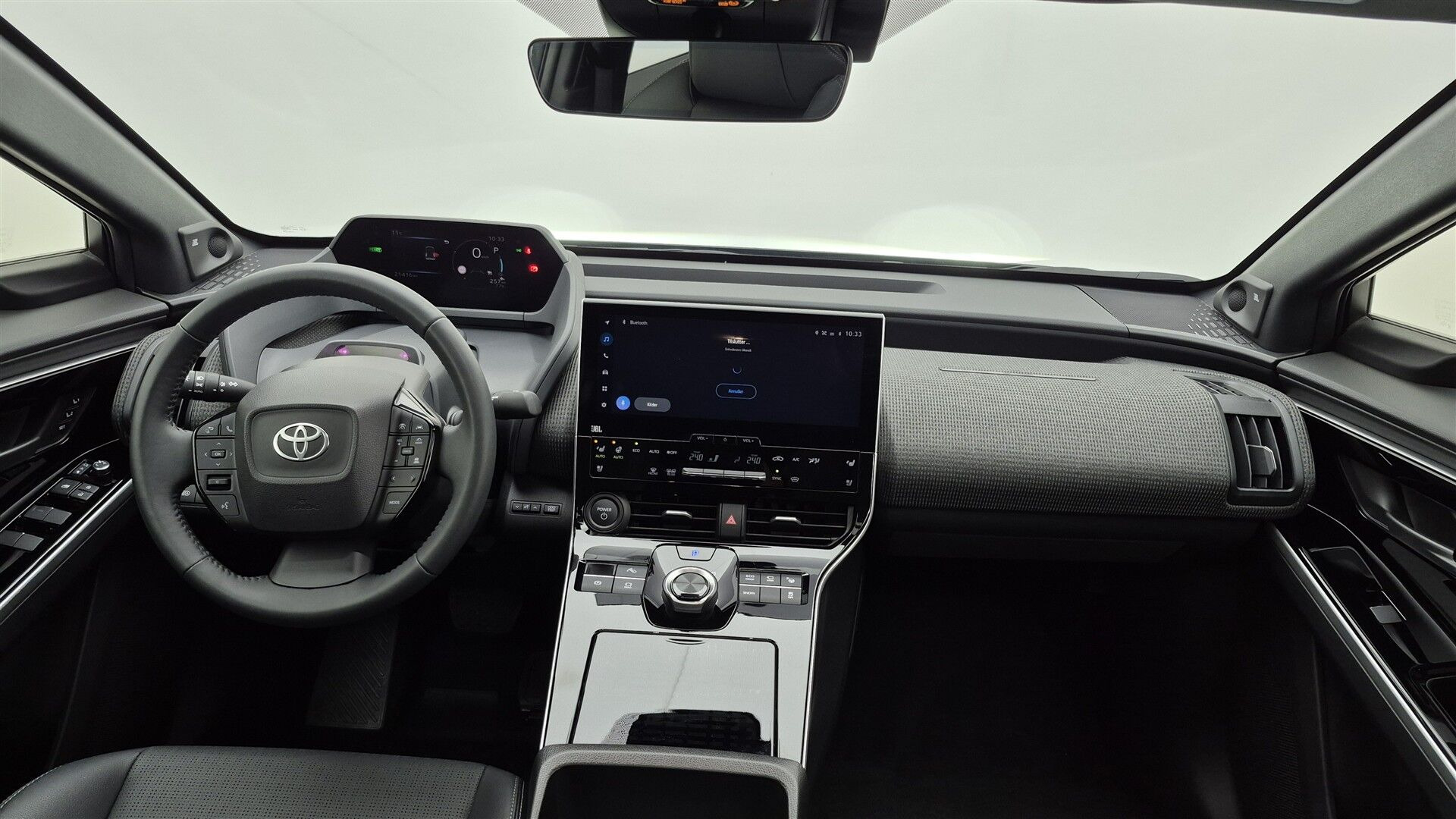 Hvid Toyota BZ4X fra 2025