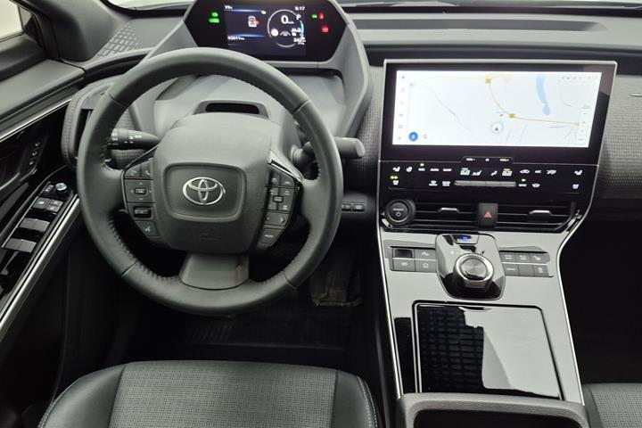 Sort Toyota BZ4X fra 2024