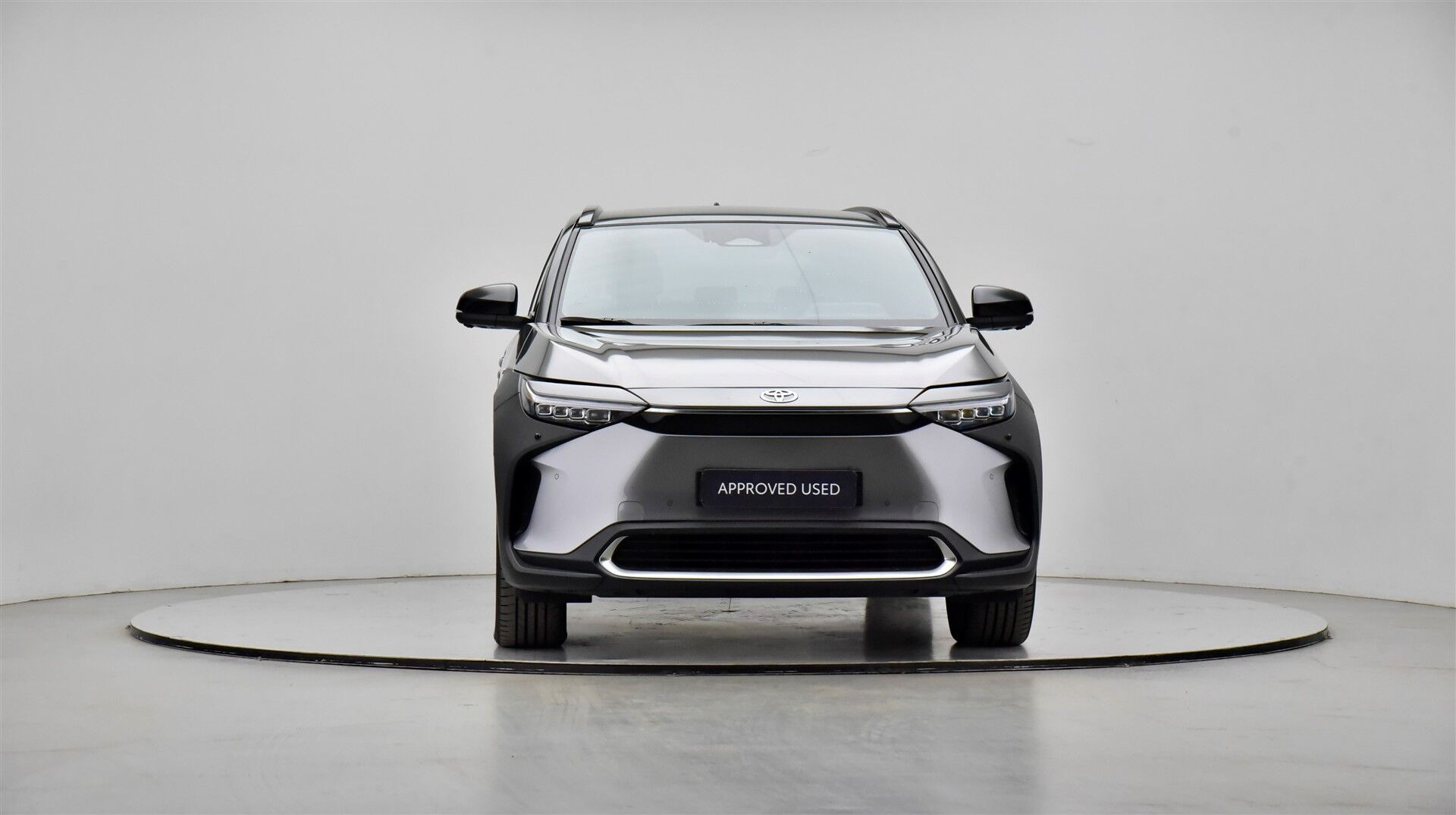 Grå Toyota BZ4X fra 2025