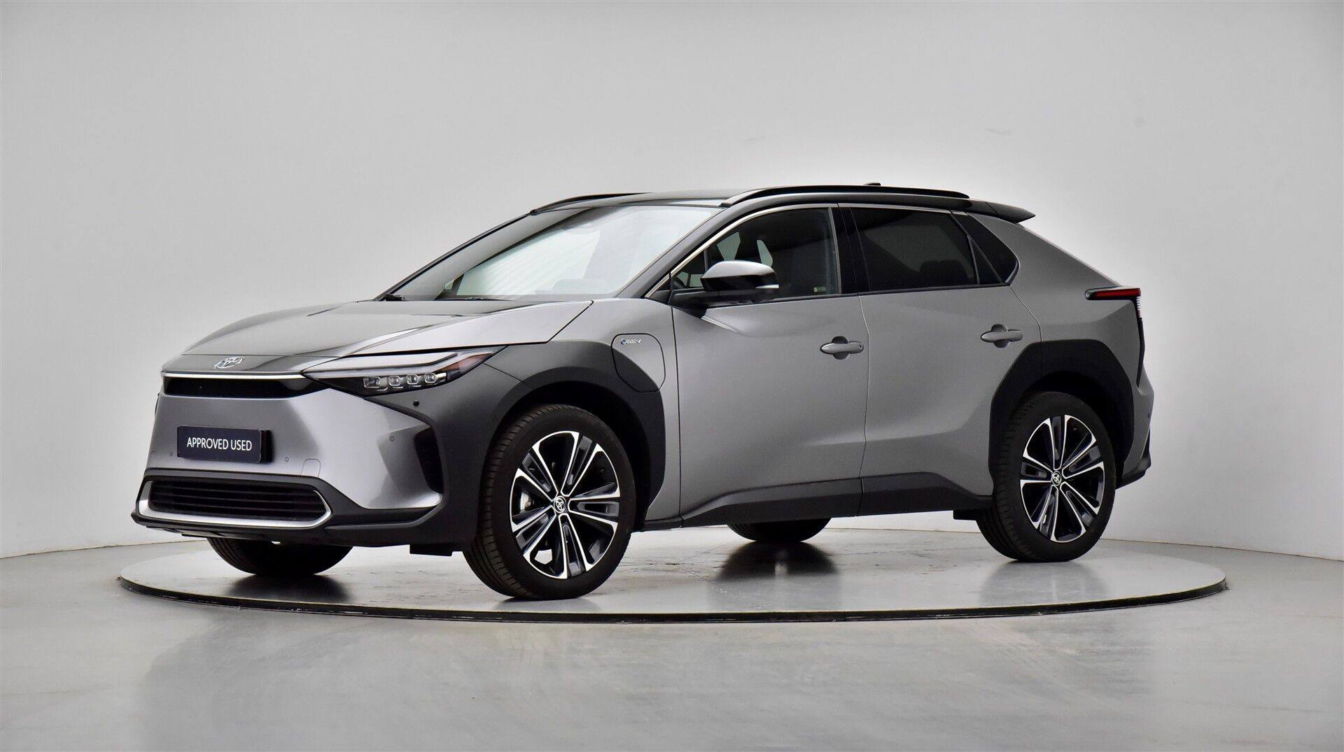 Grå Toyota BZ4X fra 2025
