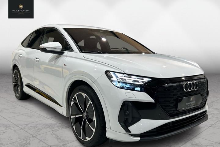 Hvid Audi Q4 fra 2022 set udefra