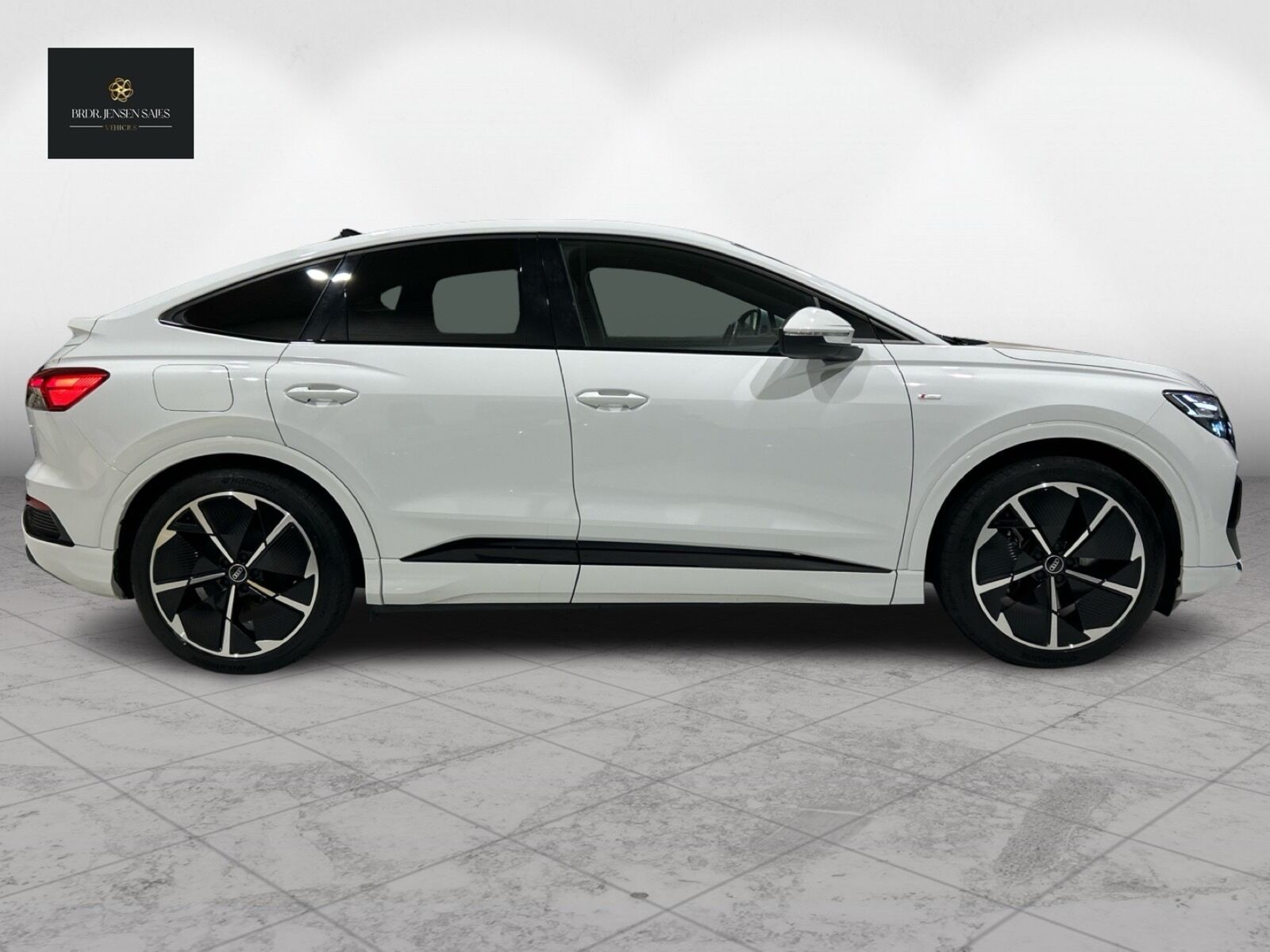Hvid Audi Q4 fra 2022