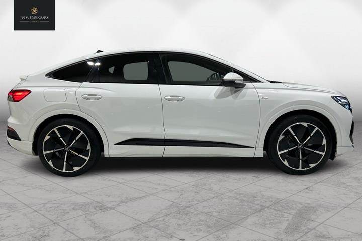 Hvid Audi Q4 fra 2022