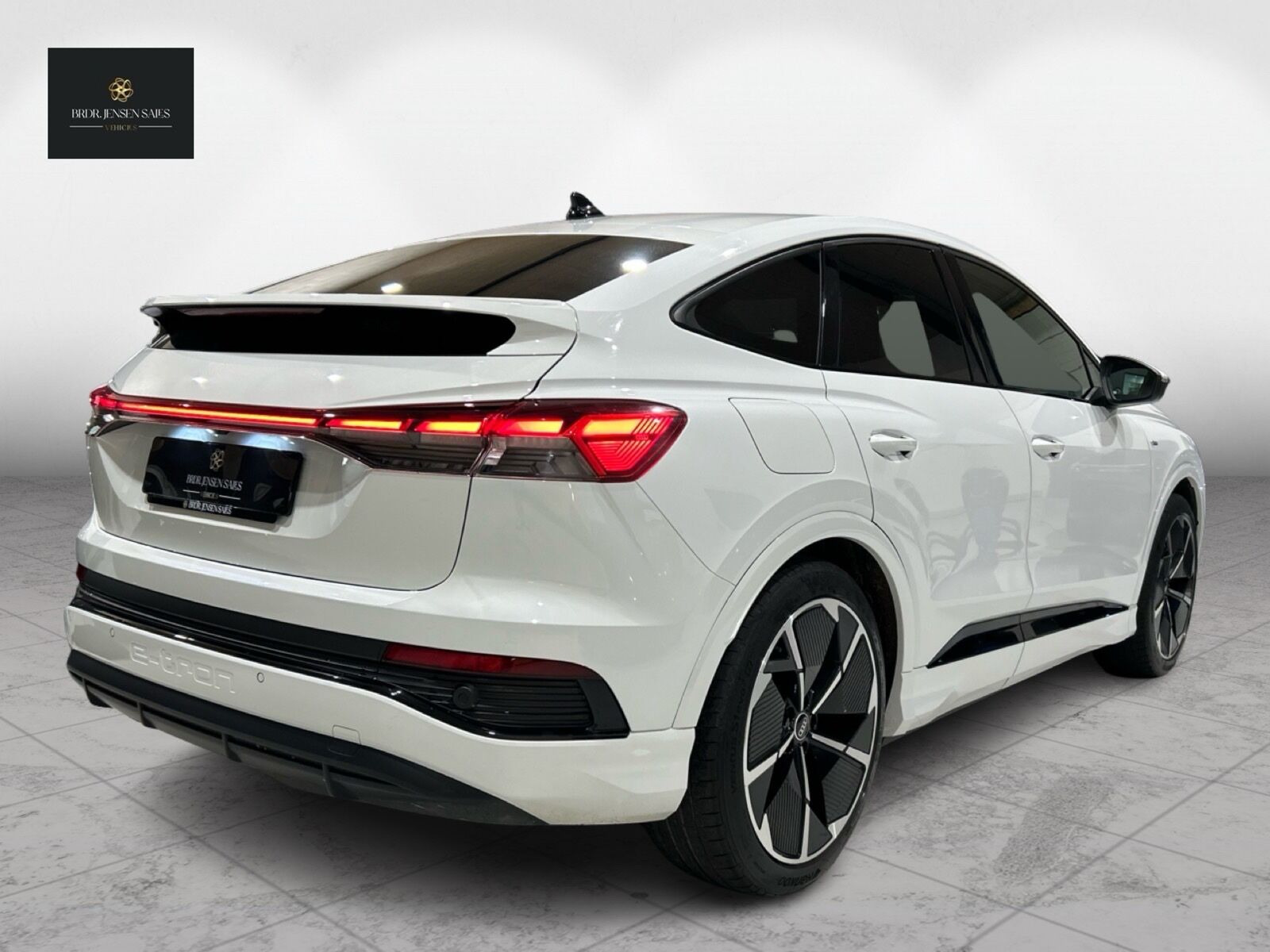 Hvid Audi Q4 fra 2022