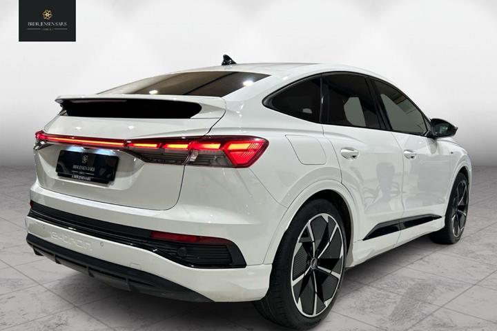 Hvid Audi Q4 fra 2022