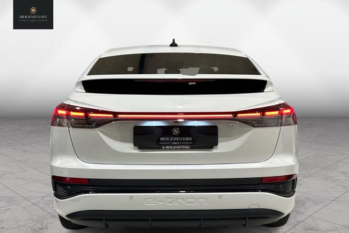 Hvid Audi Q4 fra 2022