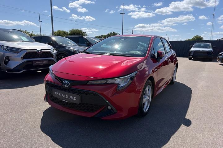 Rød Toyota Corolla fra 2019 set udefra