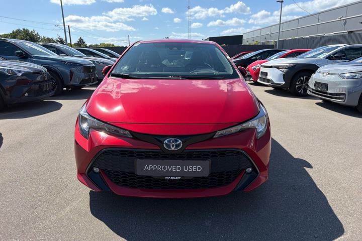 Rød Toyota Corolla fra 2019