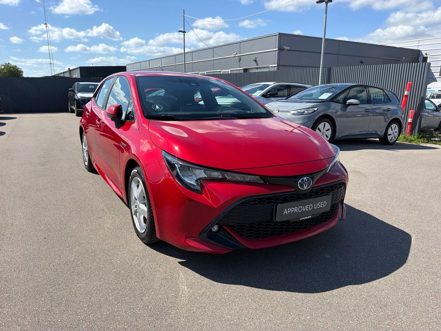 Rød Toyota Corolla fra 2019