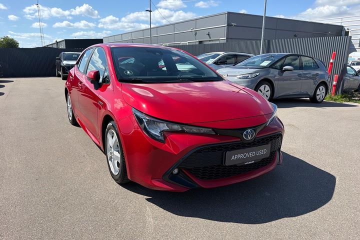 Rød Toyota Corolla fra 2019