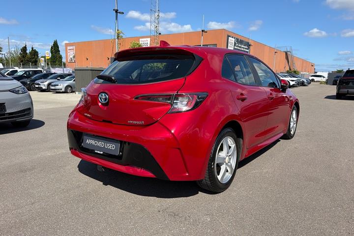 Rød Toyota Corolla fra 2019