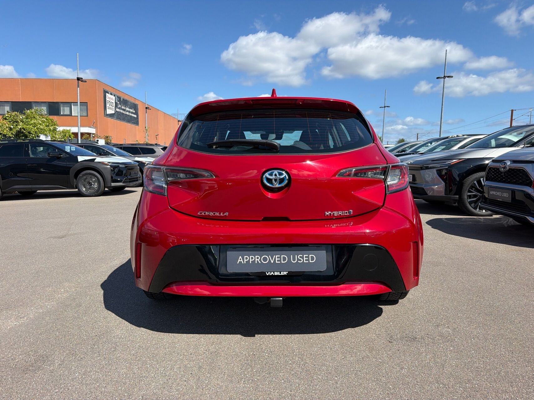 Rød Toyota Corolla fra 2019