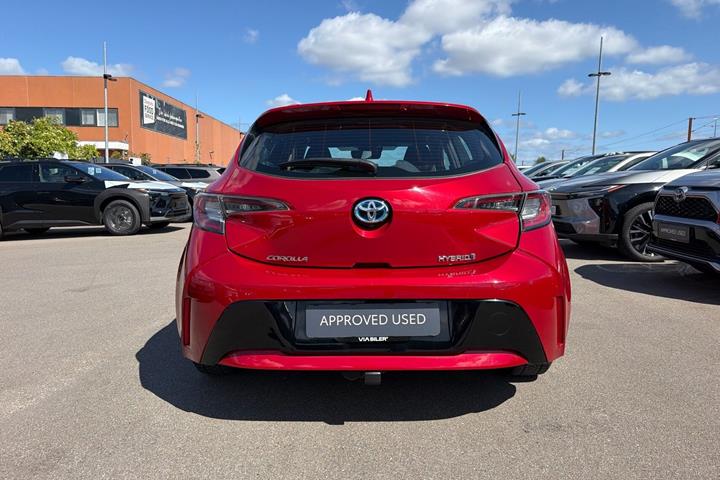 Rød Toyota Corolla fra 2019