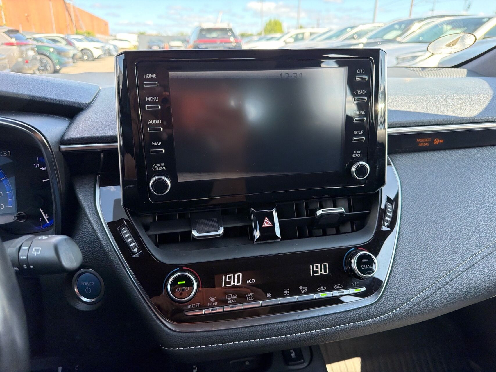Rød Toyota Corolla fra 2019
