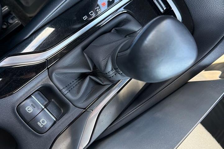 Rød Toyota Corolla fra 2019