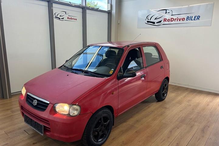 Rød Suzuki Alto fra 2004