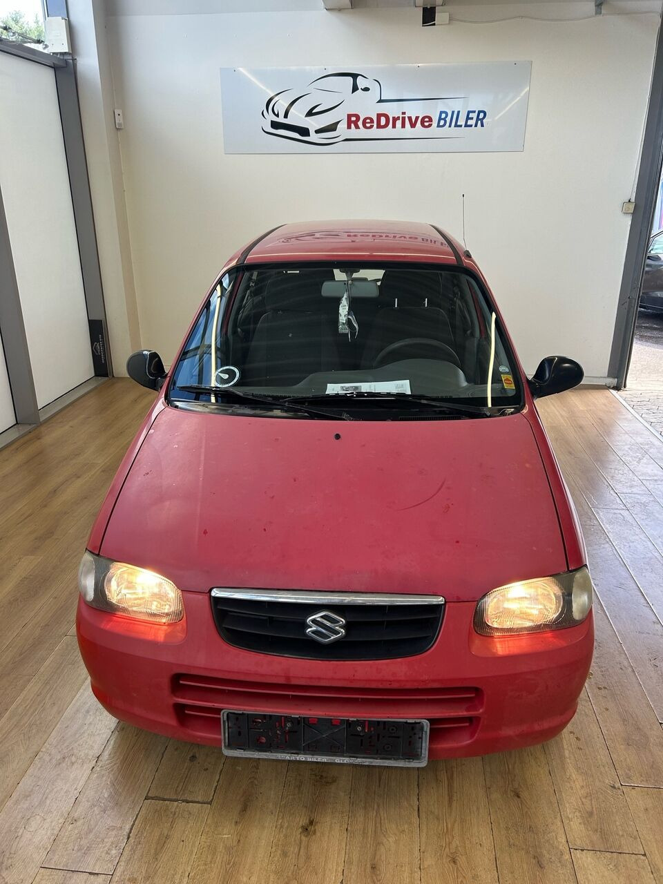 Rød Suzuki Alto fra 2004