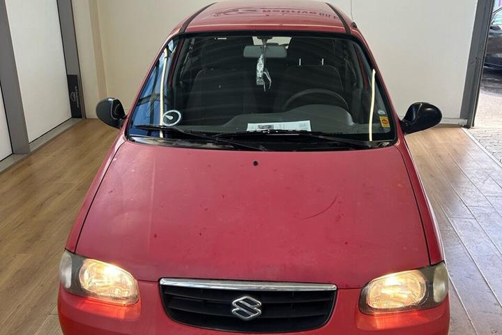 Rød Suzuki Alto fra 2004