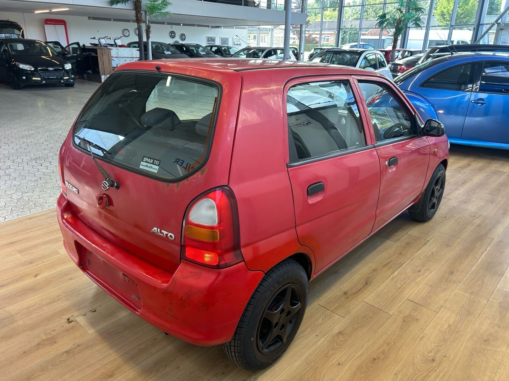 Rød Suzuki Alto fra 2004