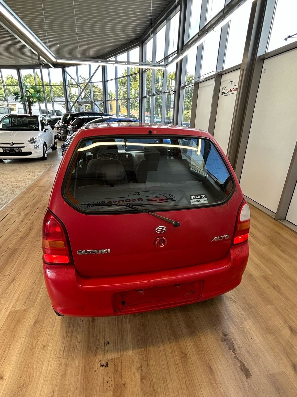 Rød Suzuki Alto fra 2004