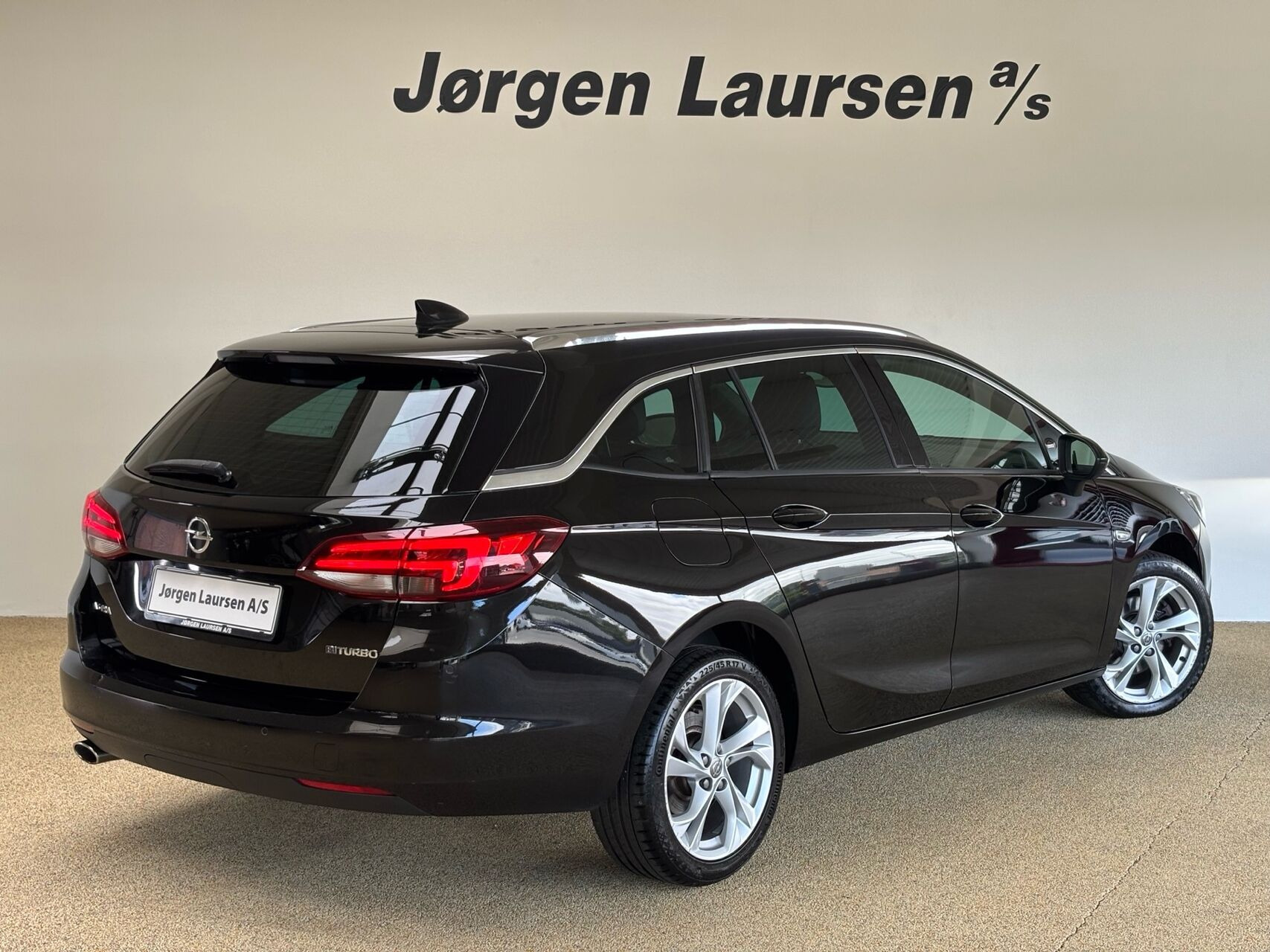 Sort Opel Astra fra 2016