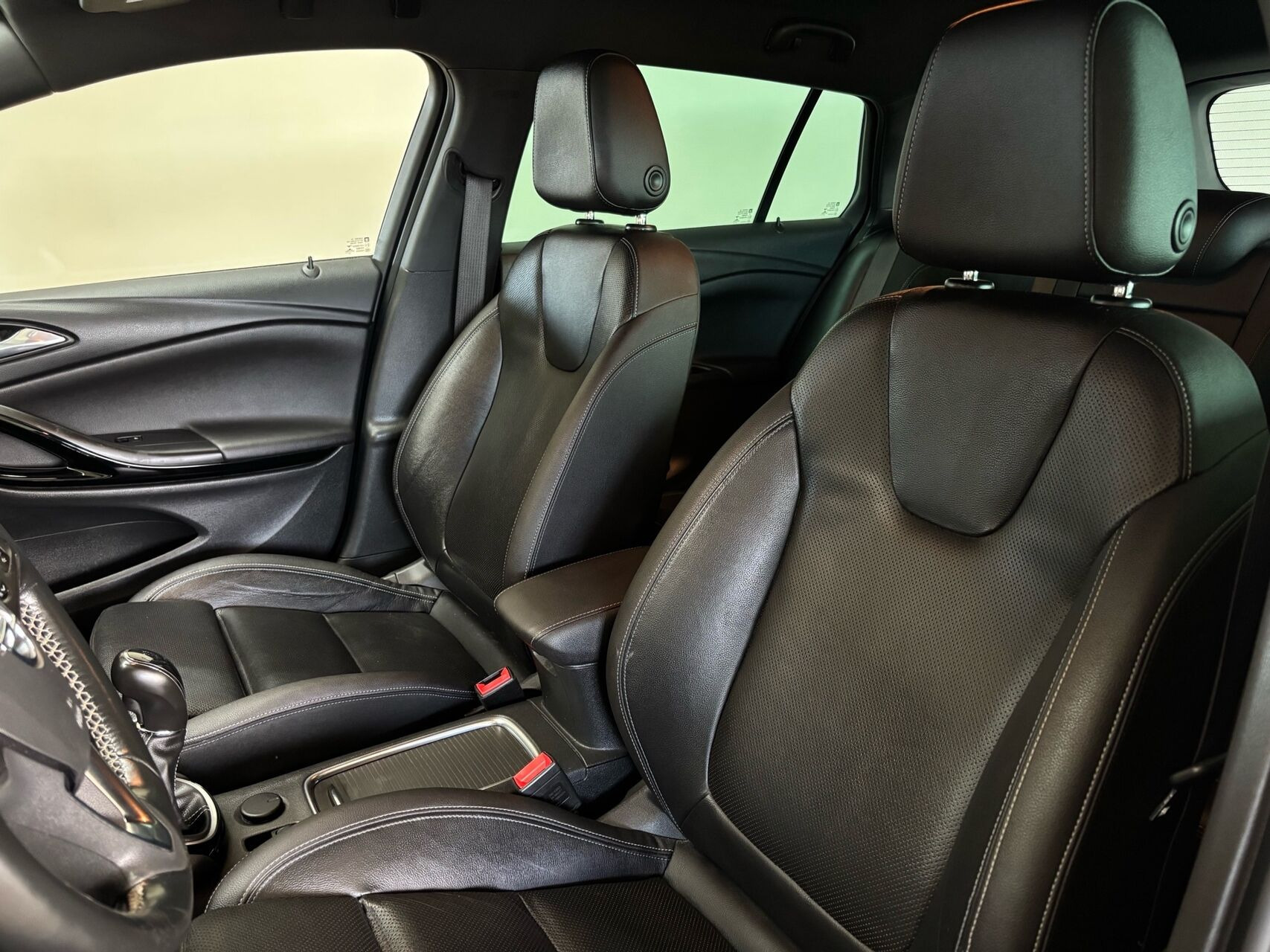 Sort Opel Astra fra 2016