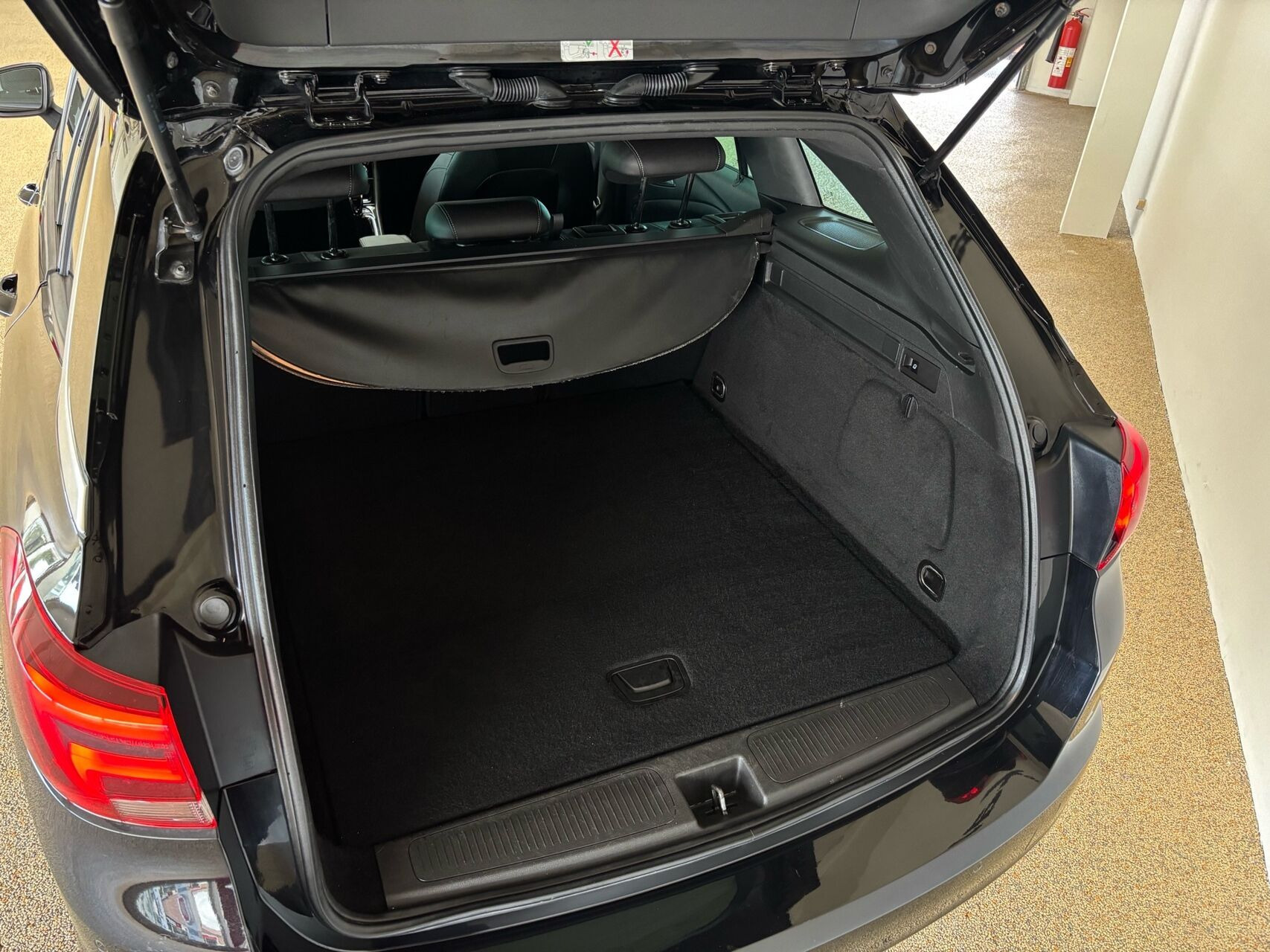 Sort Opel Astra fra 2016