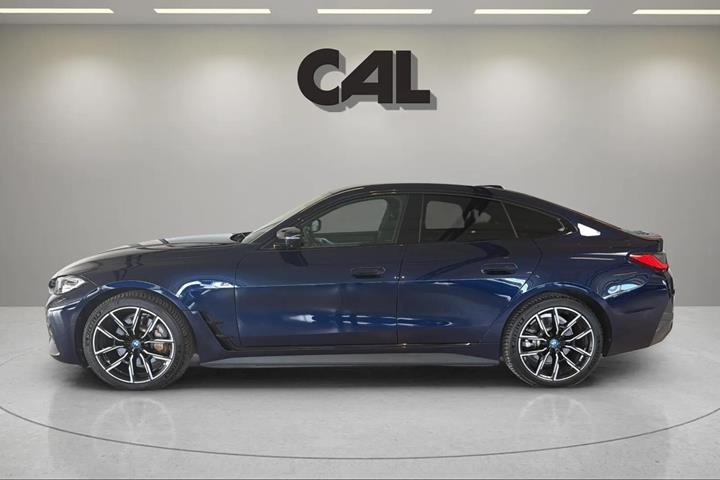 Blå BMW i4 fra 2023