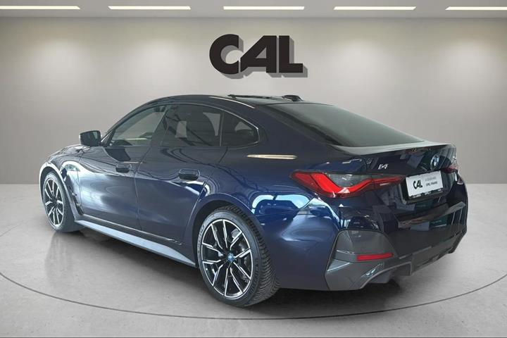 Blå BMW i4 fra 2023