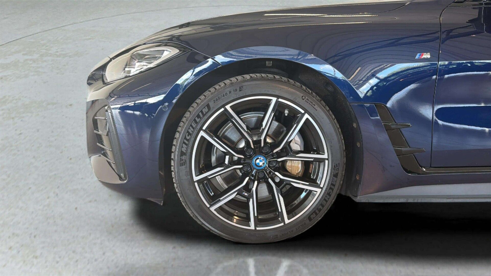 Blå BMW i4 fra 2023