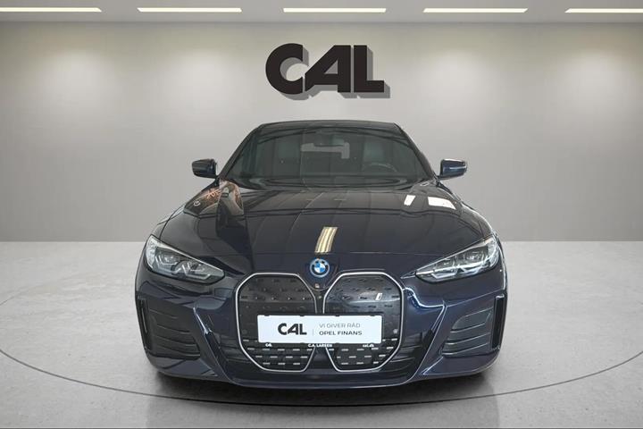 Blå BMW i4 fra 2023
