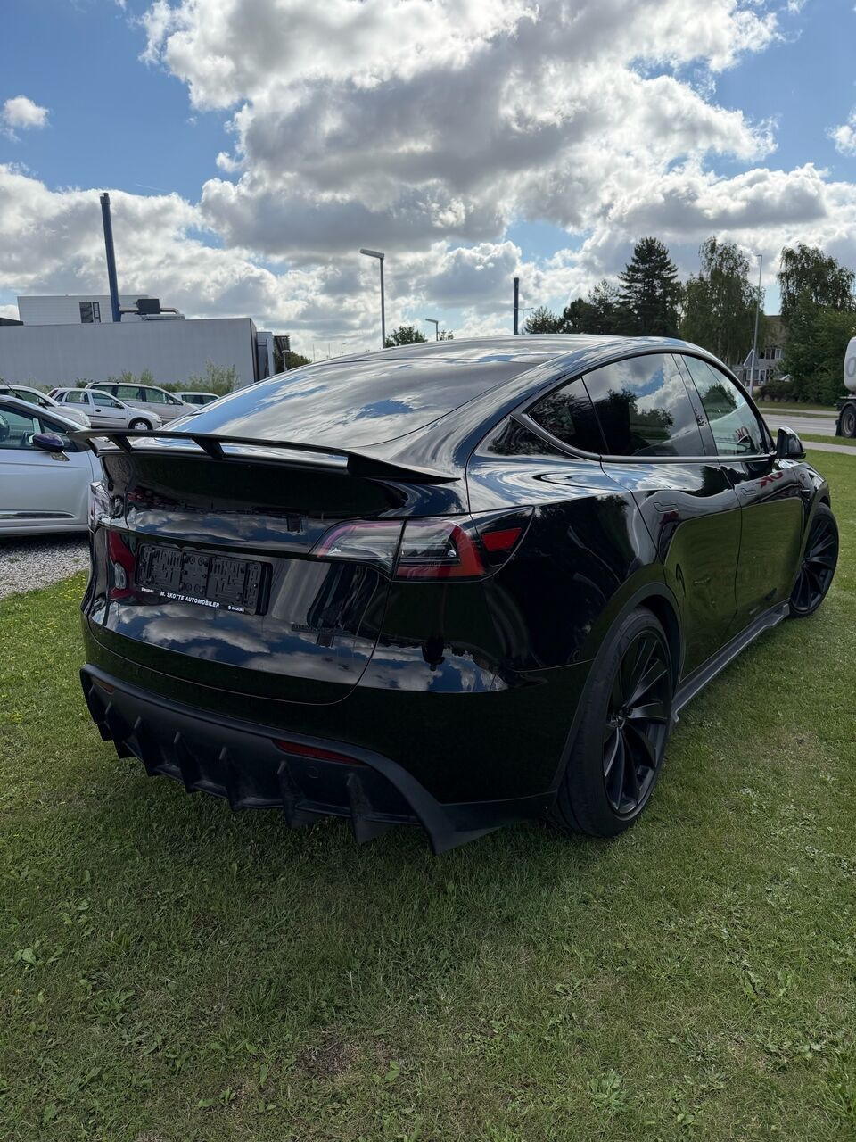 undefined Tesla Model Y fra 2023