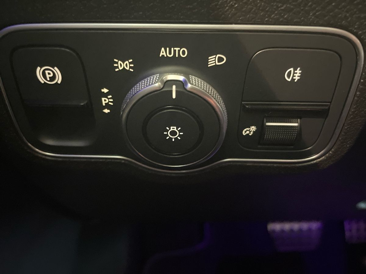 Sort Mercedes EQB300 fra 2022