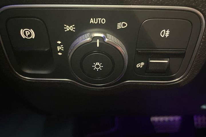 Sort Mercedes EQB300 fra 2022