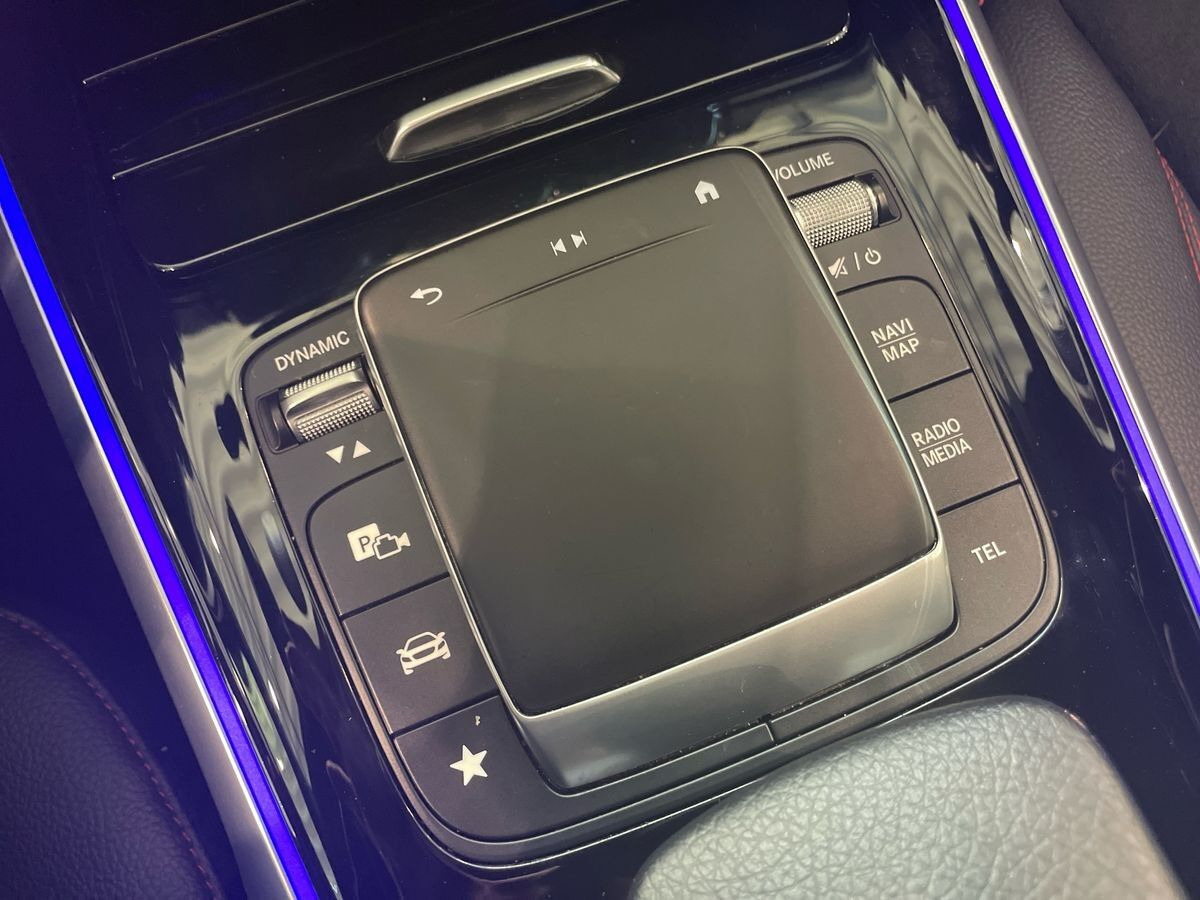 Sort Mercedes EQB300 fra 2022