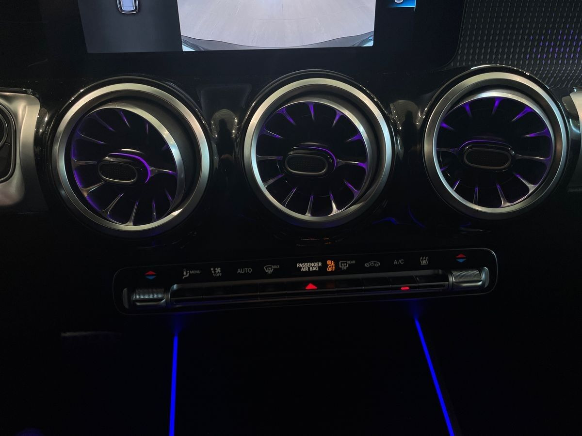 Sort Mercedes EQB300 fra 2022