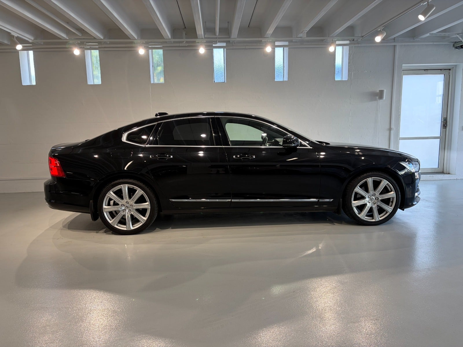 Sort Volvo S90 fra 2017