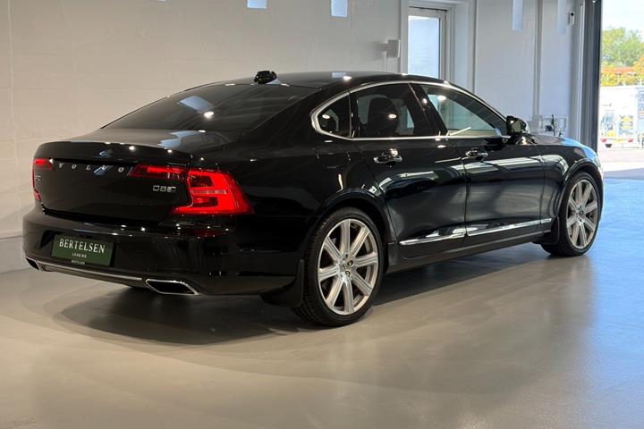 Sort Volvo S90 fra 2017
