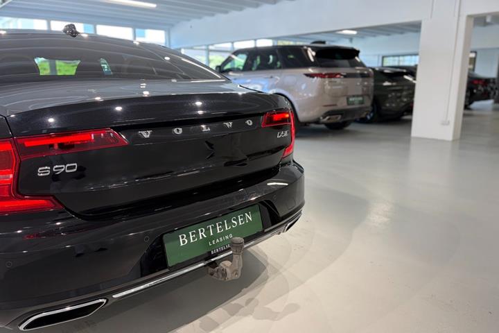 Sort Volvo S90 fra 2017