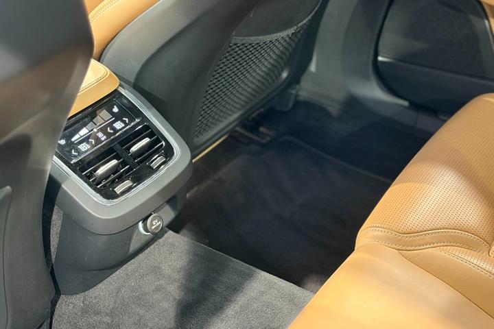 Sort Volvo S90 fra 2017
