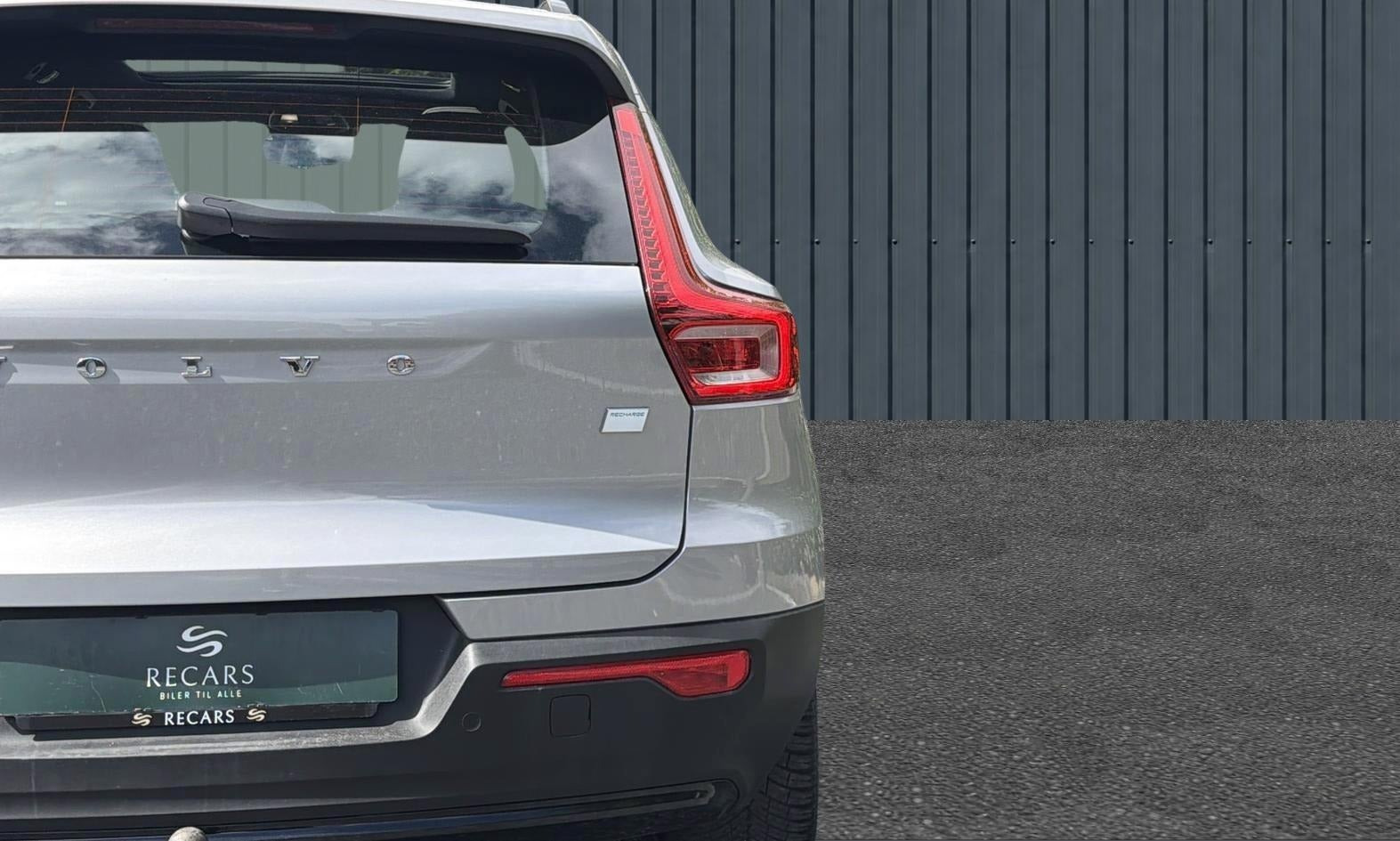 Orange Volvo XC40 fra 2024