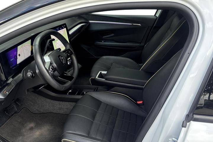 Hvid Renault Megane E-Tech fra 2024