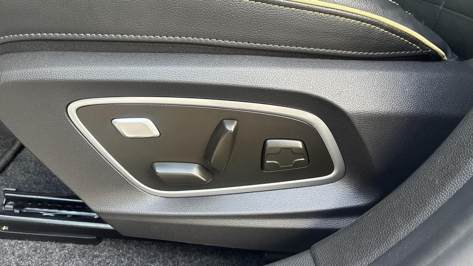 Hvid Renault Megane E-Tech fra 2024